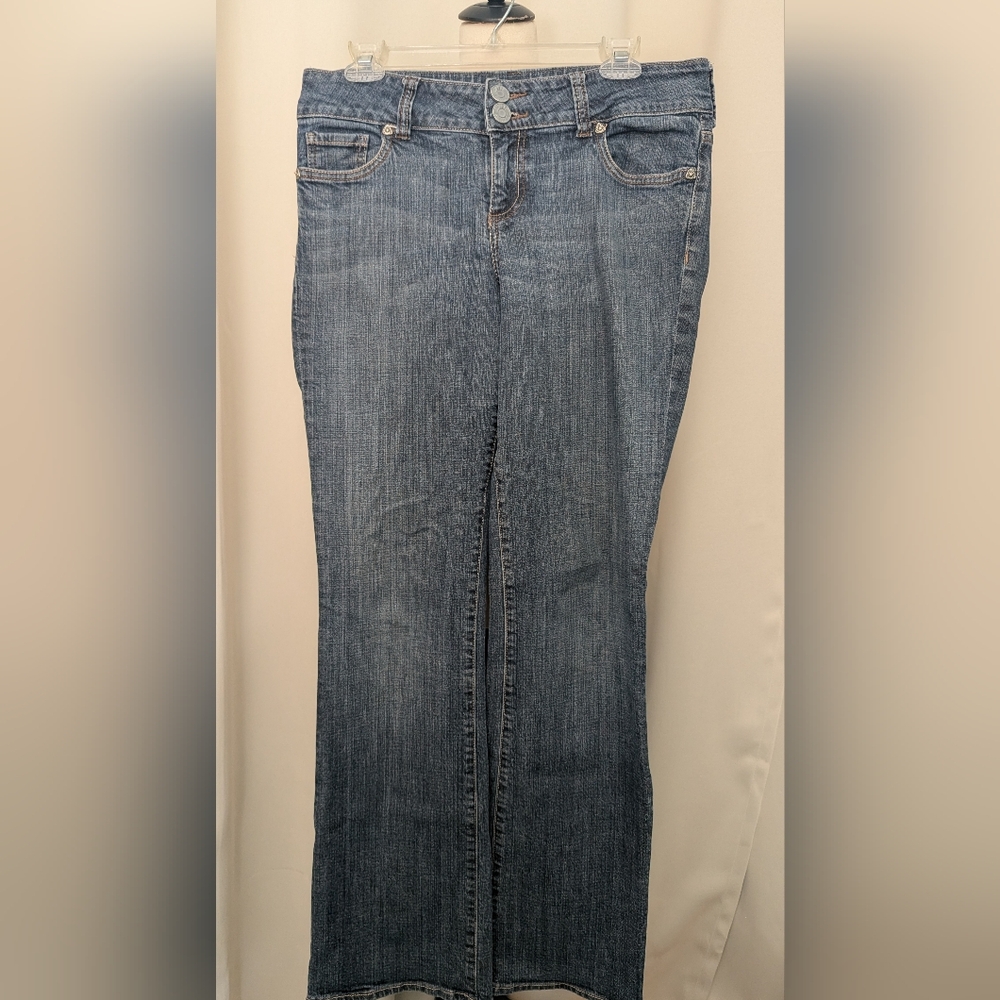 Kut Blue Jeans Flare Leg Mid Rise Size 8